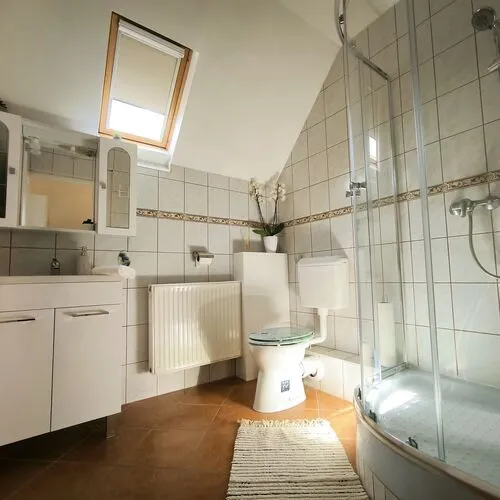 Fűrdőszoba + WC